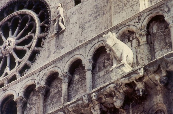 Assisi, Dom S. Rufino, midden 12e eeuw.
