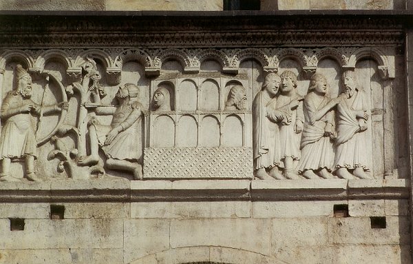 Modena, Dom San Geminiano, Lamech doodt Kaïn en het einde van de zondvloed, meester Wiligelmo, omstreeks 1100.