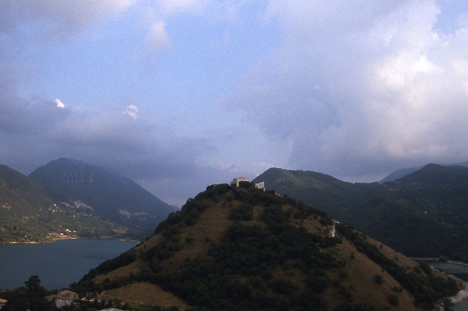 Castel di Tora (Lazio, Itali); Castel di Tora (Lazio, Italy)