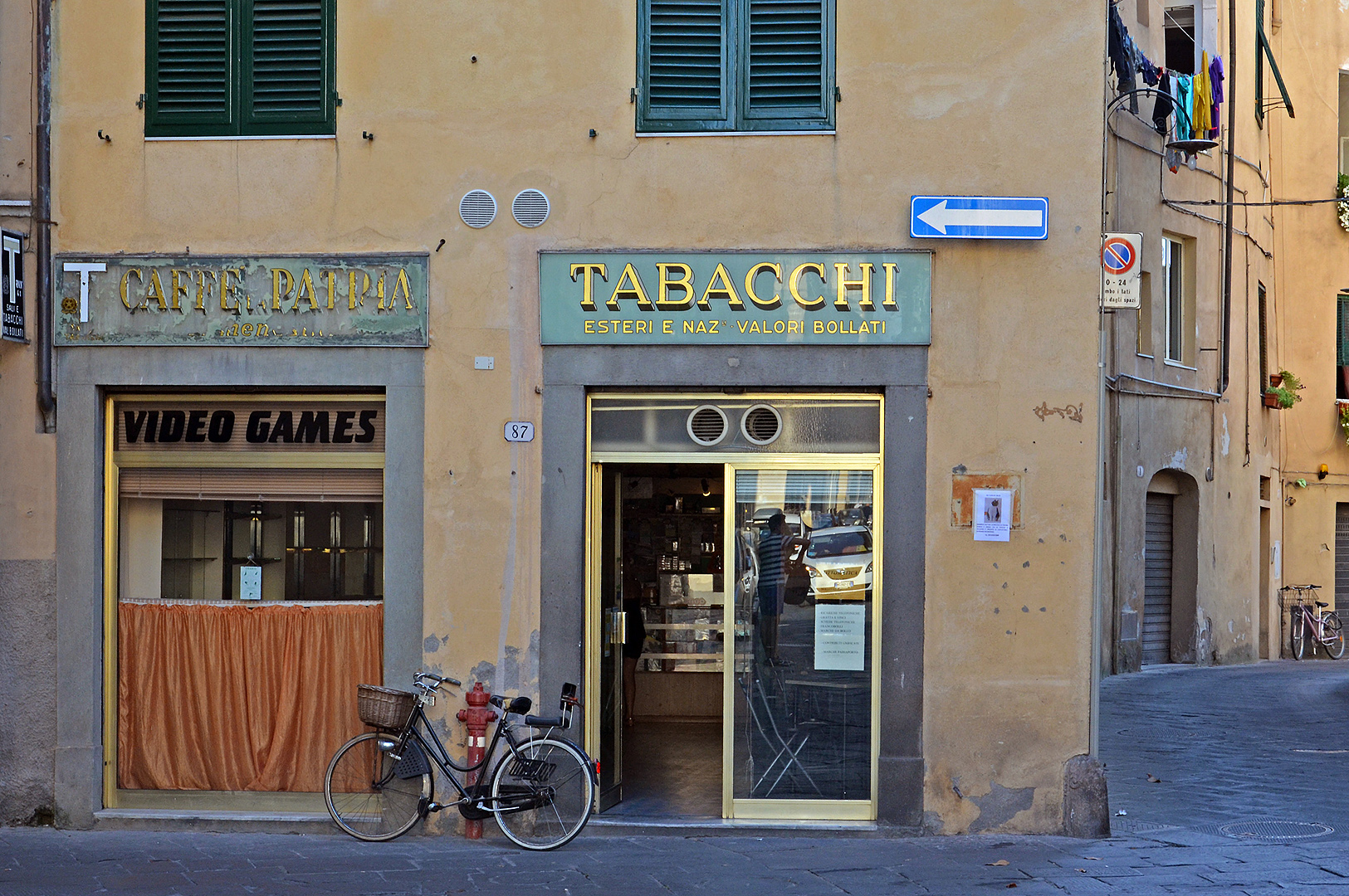 Caff Patria, Lucca, Toscane, Itali; Caff Patria, Lucca, Tuscany, Italy