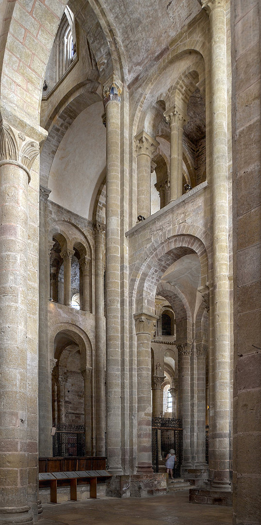 Abdijkerk van Sainte-Foy, Conques, Frankrijk; Abbey Church of Saint Foy, Conques, France