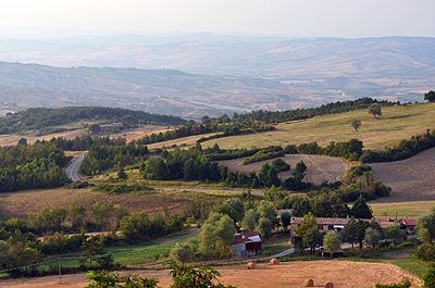 Landschap bij Radicofani (Si. Toscane, Itali); Landscape near Radicofani (Si. Tuscany, Italy)